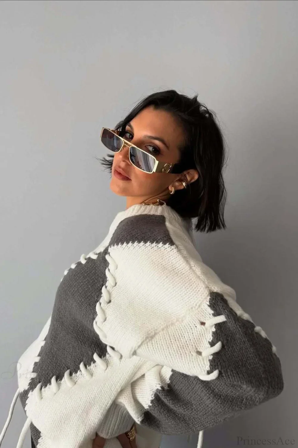 Crew Neck Long Sleeve Contrast Argyle Drawcord Sweater - Image 3