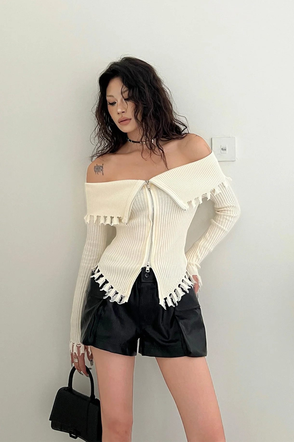 Distressed Knit Roll Collar Fitted Blouse - Image 5