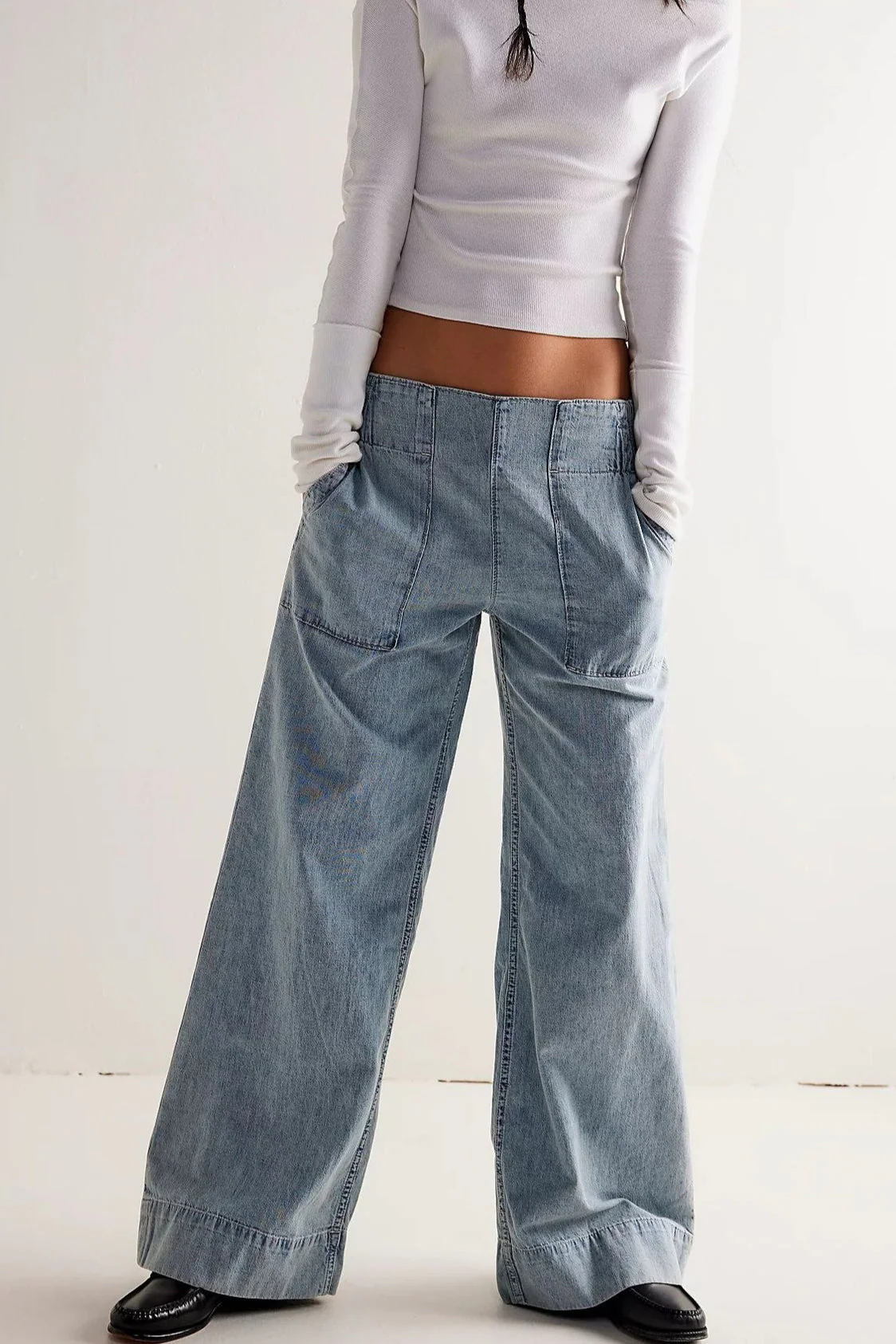 Elastic Waist Mid Rise Ruched Loose Wide Leg Jeans - Image 4