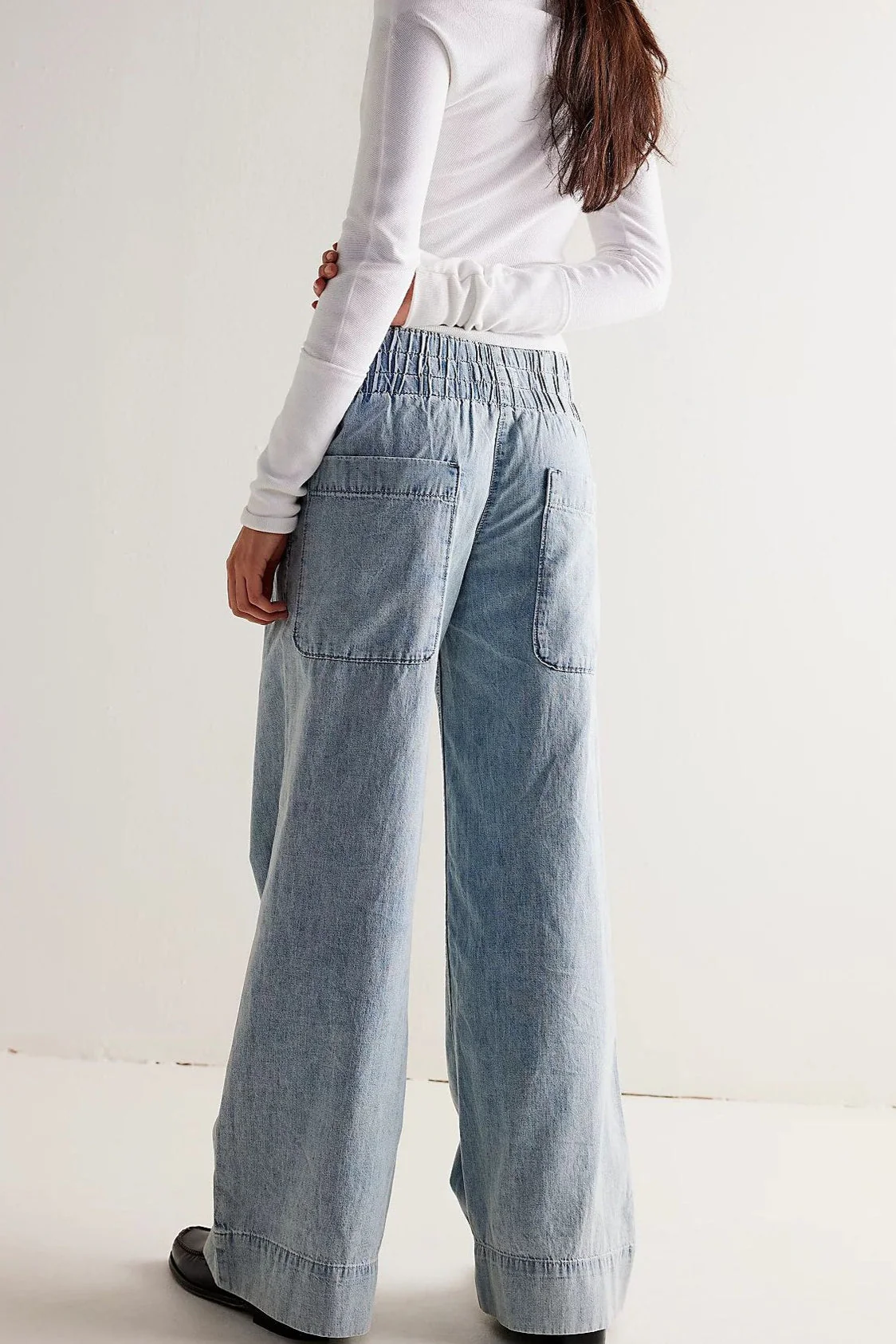 Elastic Waist Mid Rise Ruched Loose Wide Leg Jeans - Image 5
