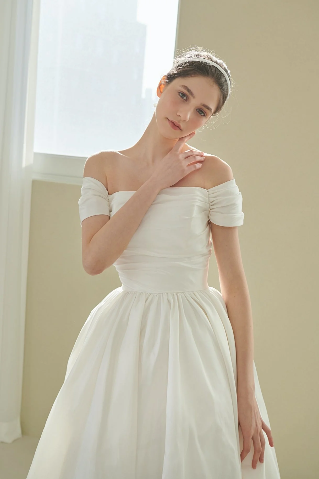 Elegant Vintage Off Shoulder Wedding Dress - Image 2
