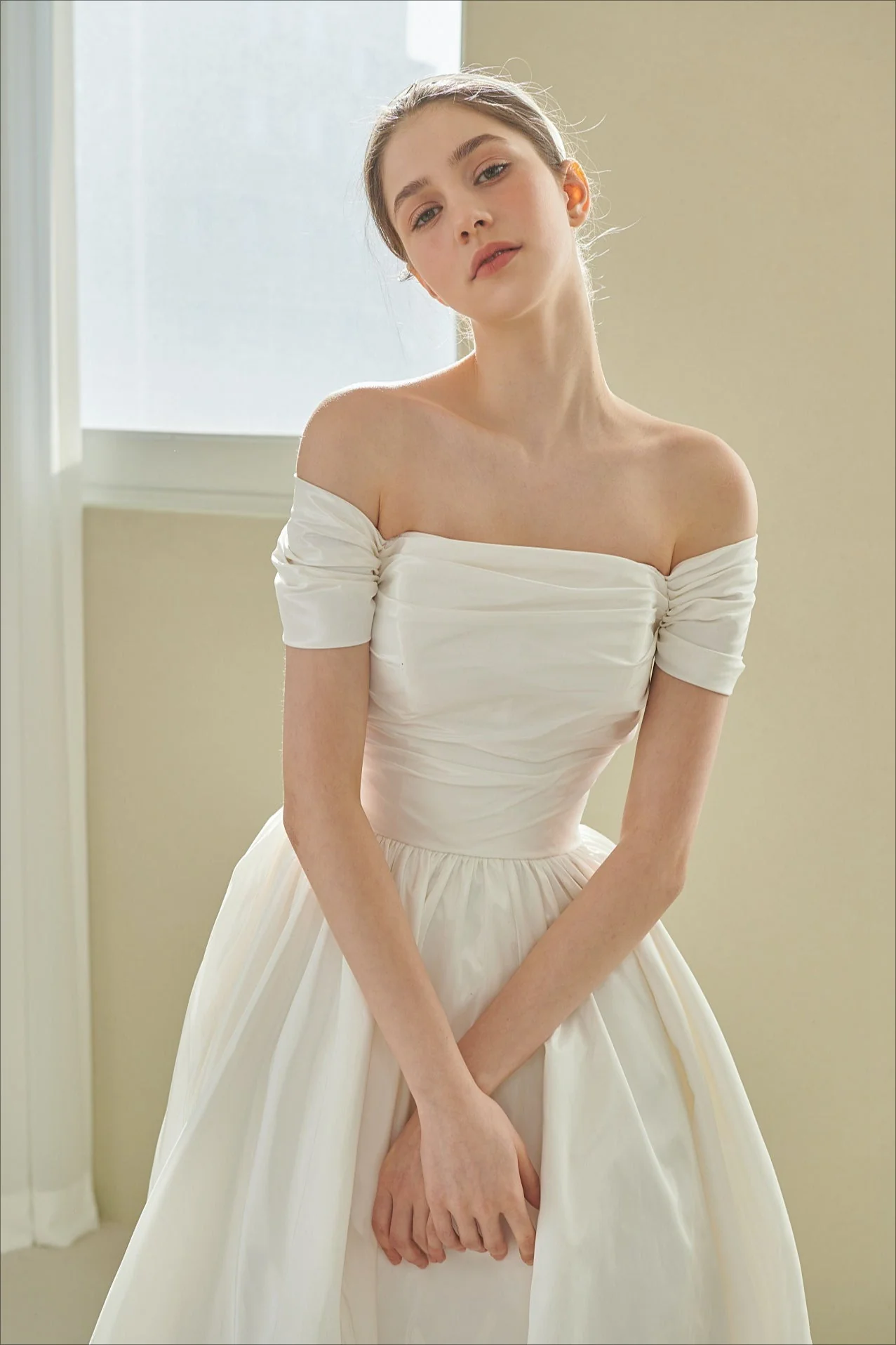 Elegant Vintage Off Shoulder Wedding Dress - Image 3