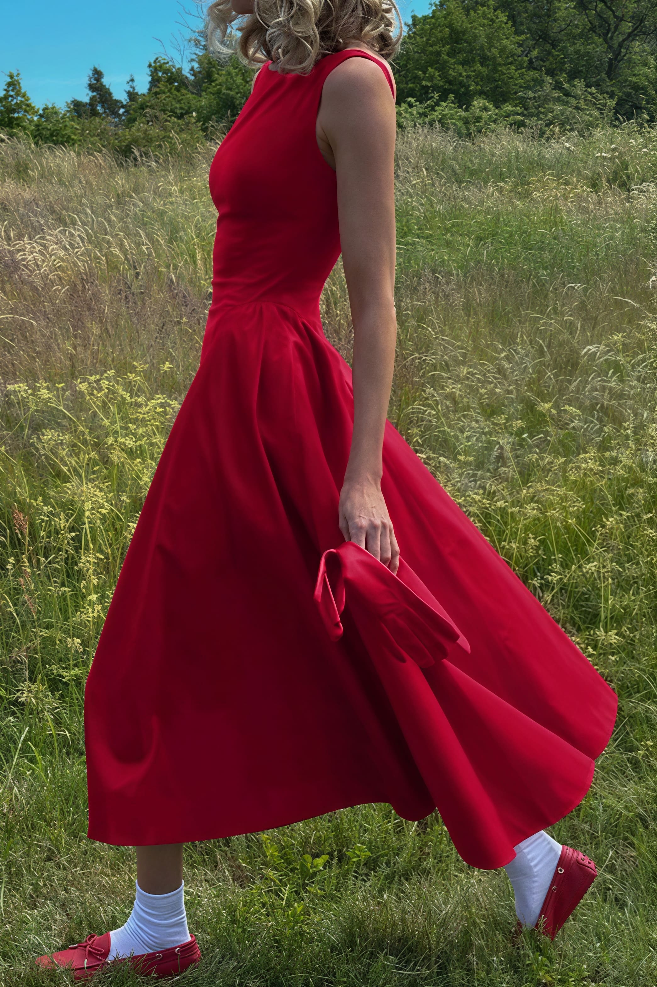 Fashion Solid Sleeveless Waisted Slim Midi Dress - Image 2