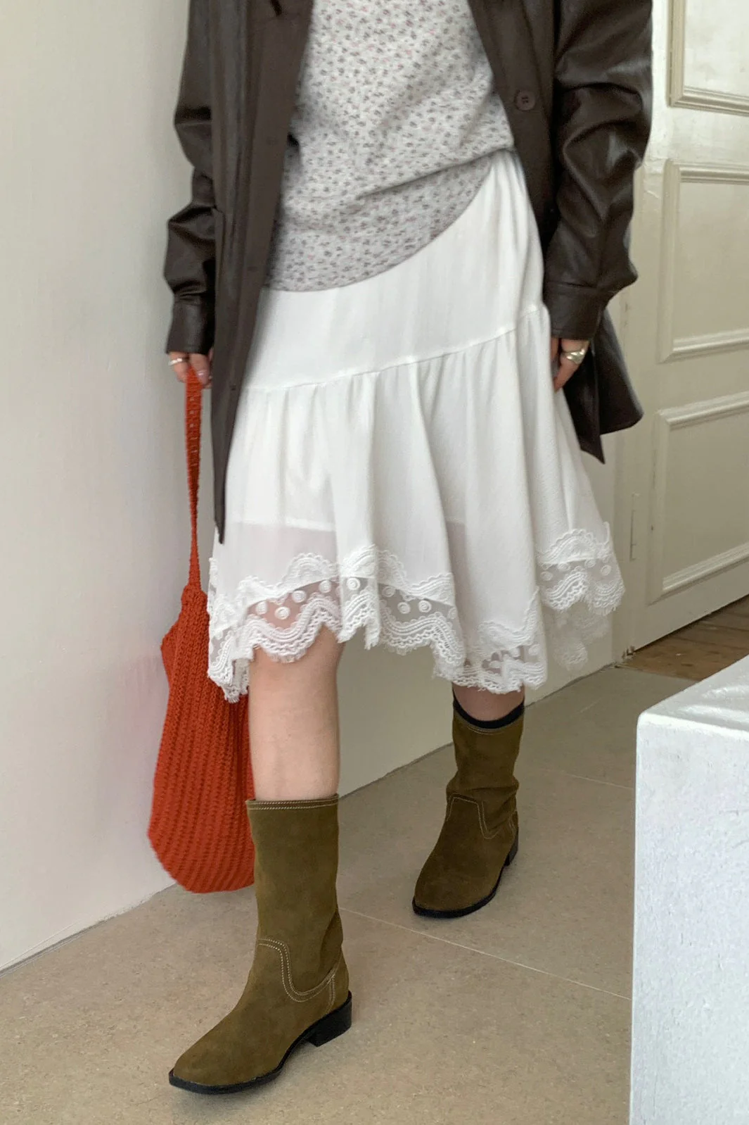 Fashionable Elegant Asymmetrical Lace Panel Midi Skirt - Image 2