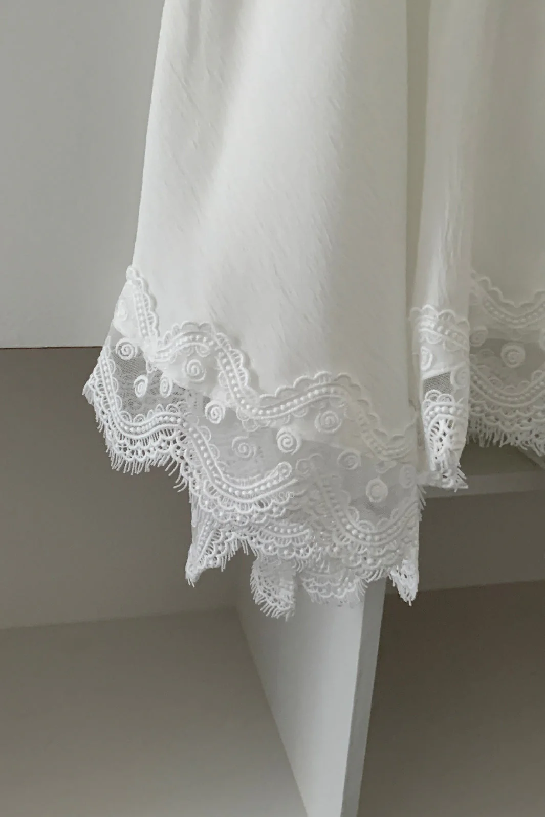 Fashionable Elegant Asymmetrical Lace Panel Midi Skirt - Image 5