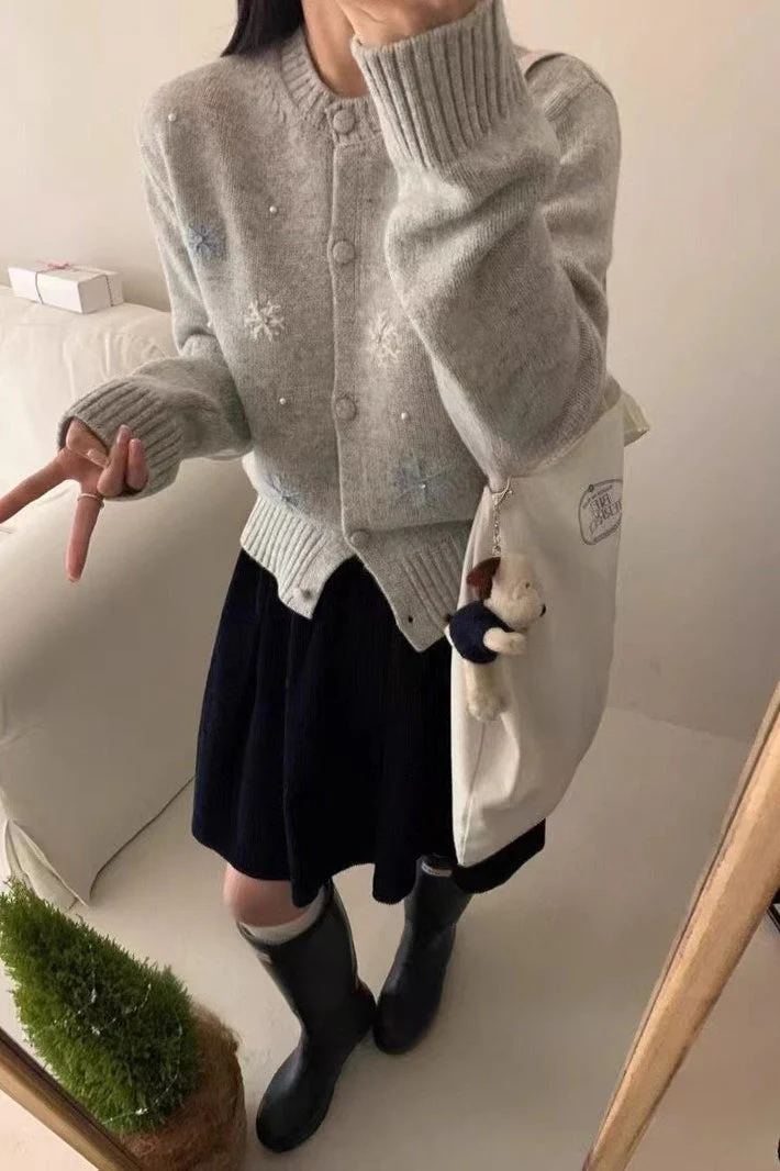 Snow Pattern Knit Cardigan - Image 4