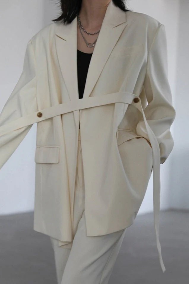 Belted Shoulder Detail Blazer - Image 5