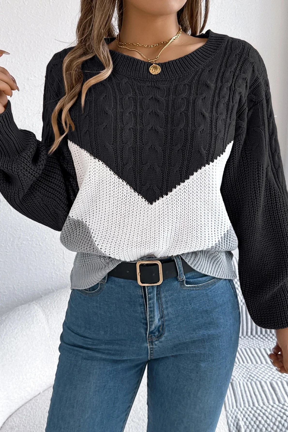 Colorblock Round Neck Pullover Sweater - Image 11