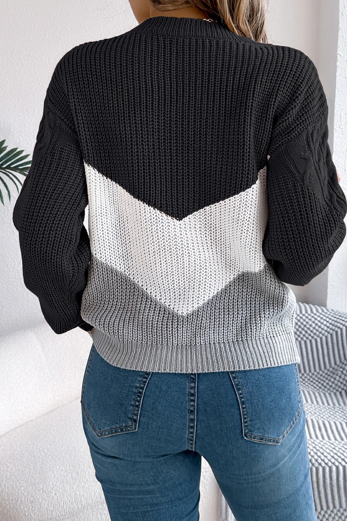 Colorblock Round Neck Pullover Sweater - Image 6