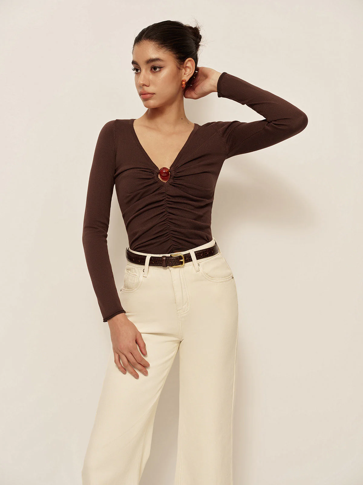 V-Neck Cutout Pleated Slim Knit Top - Image 3