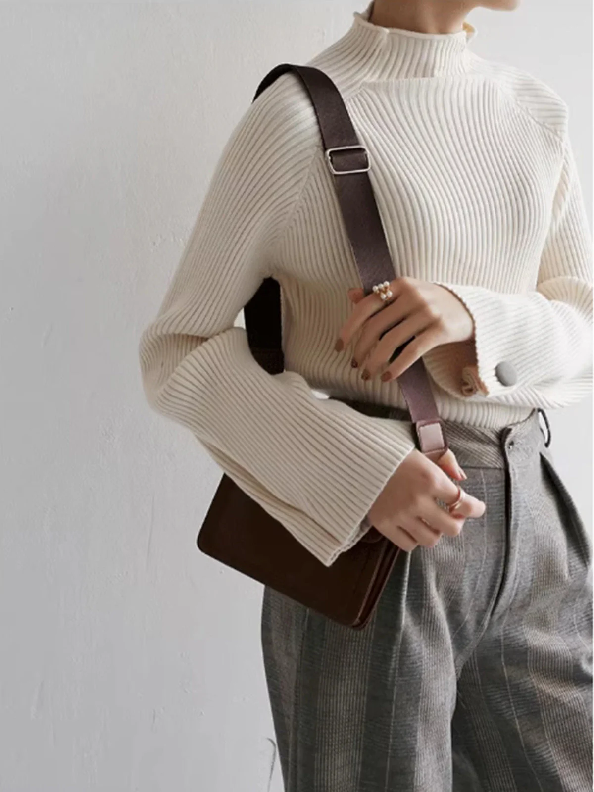 Minimalist Plain Ribbed Sweater - Image 3