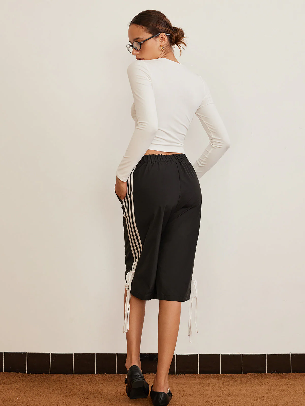Bow Detail Plain T-Shirt - Image 4