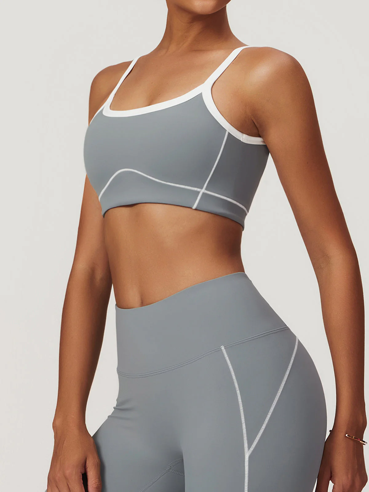 Seamless Contrast Binding Sports Bra - Image 6