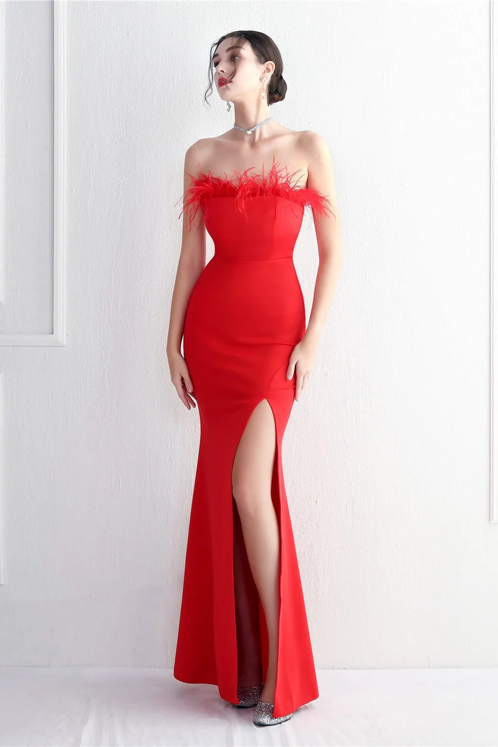Elegant Feather Trim Strapless Formal Dress - Image 19