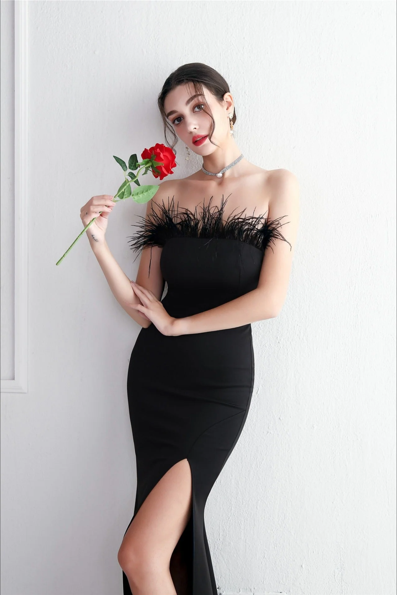 Elegant Feather Trim Strapless Formal Dress - Image 30