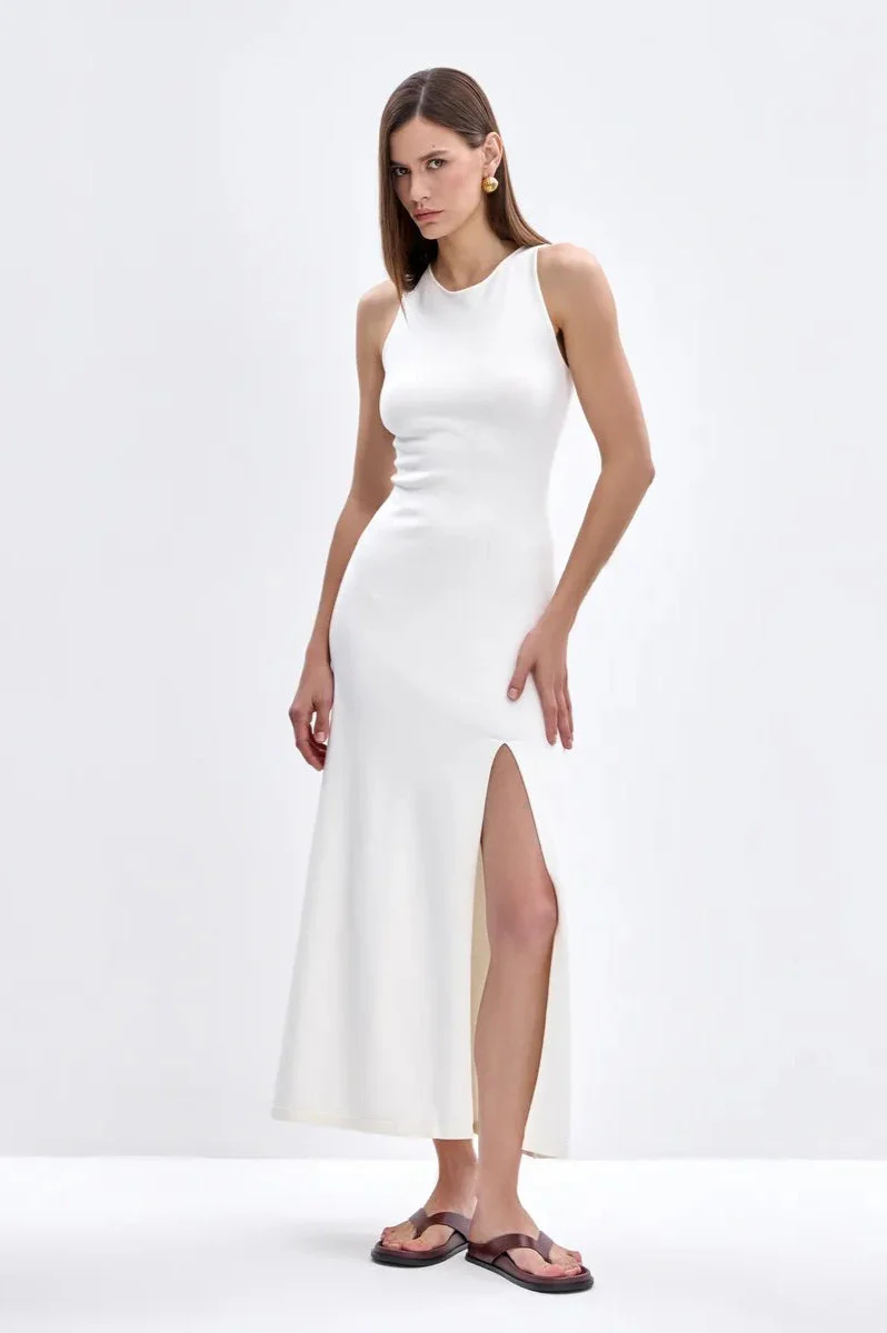 Elegant Knit Sleeveless Sweater Dress - Image 11