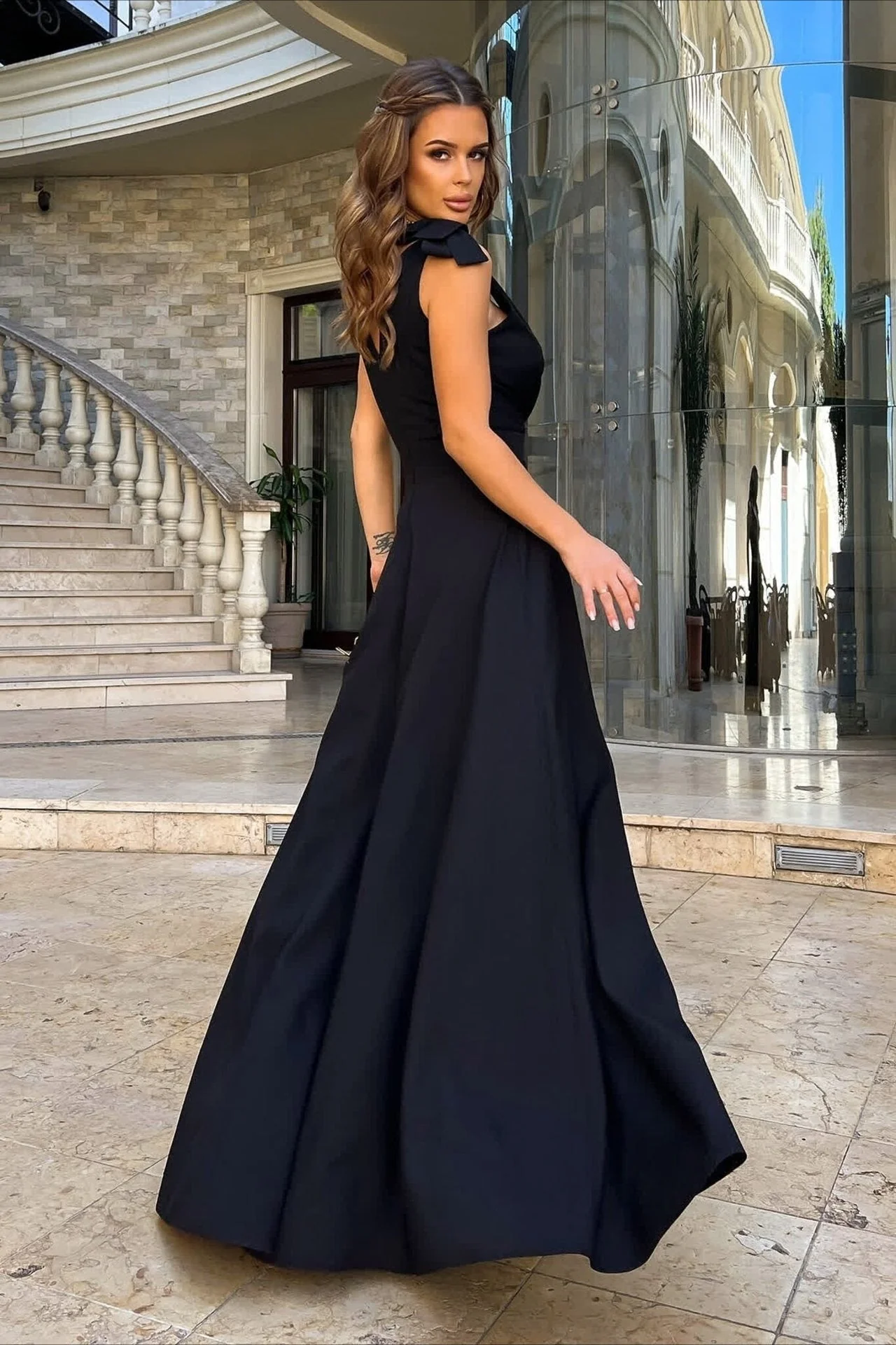Elegant Long Sleeveless Party Dress - Image 3