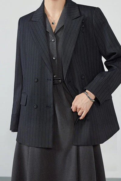 Elegant Striped Notch Blazer - Image 4