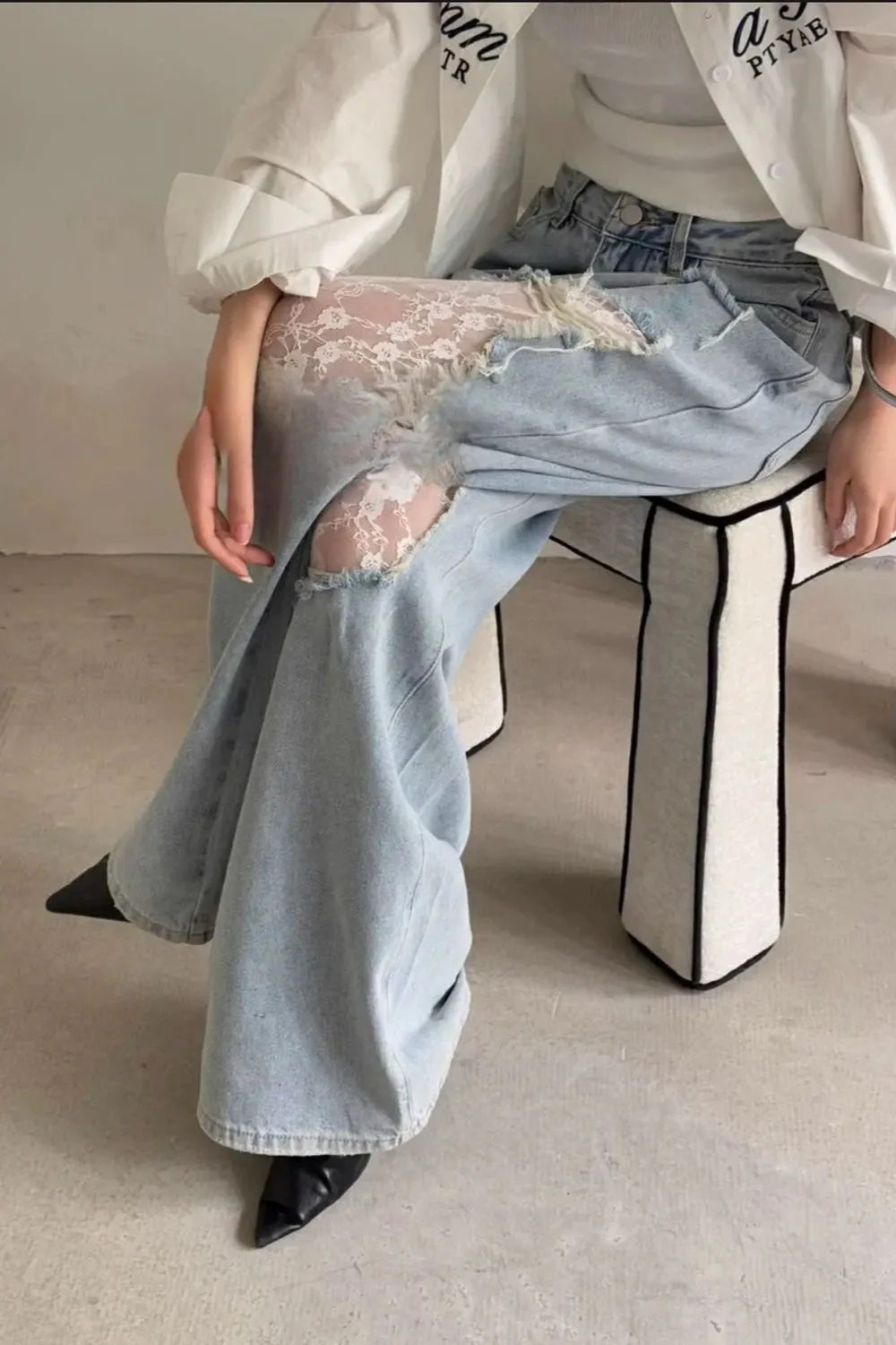 Lace Patchwork Ripped Loose Jeans - Image 11