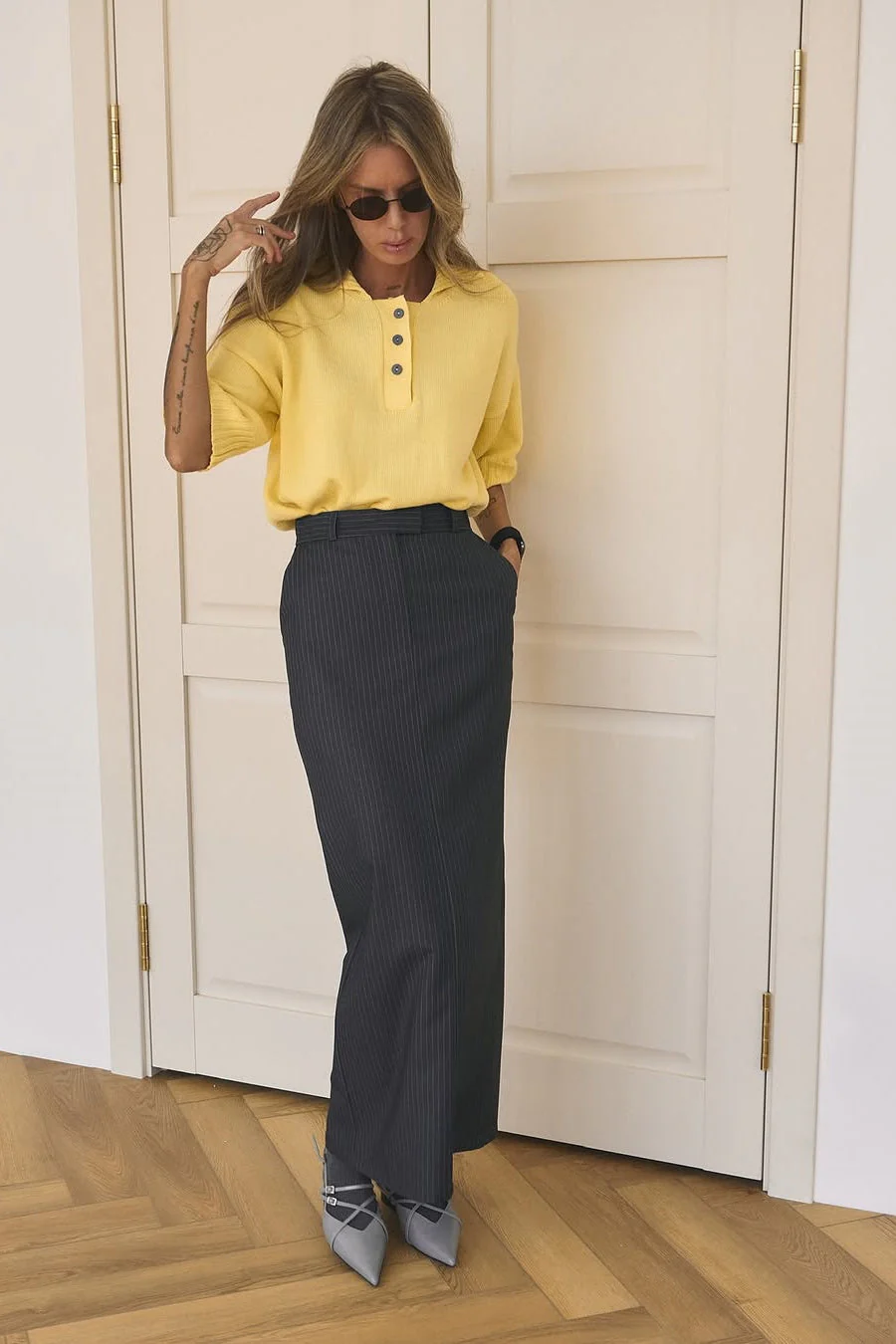 Loose Fit Buttoned Knit Polo Sweater - Image 5
