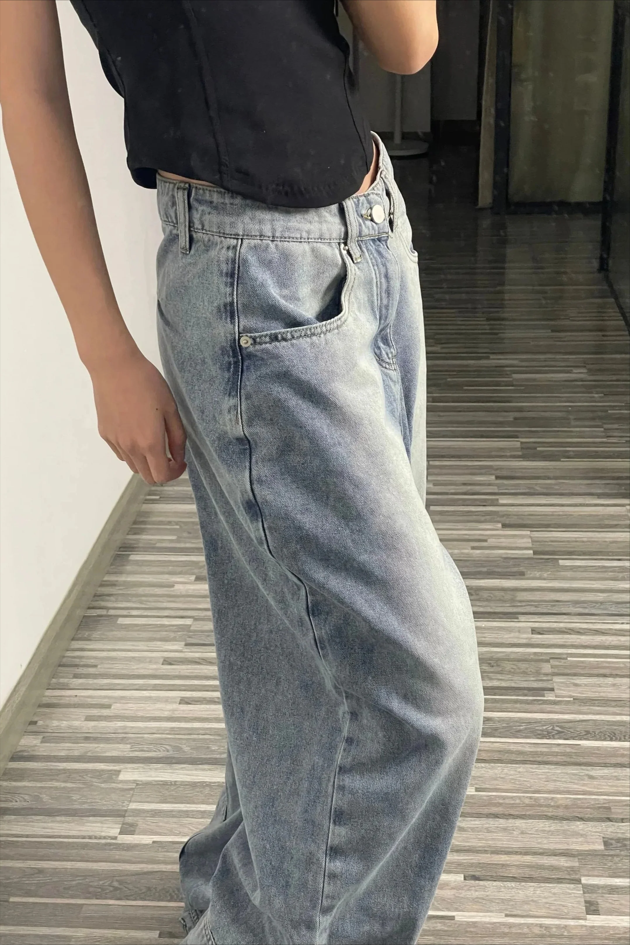 Loose Fit Reverse Pocket Jeans - Image 3