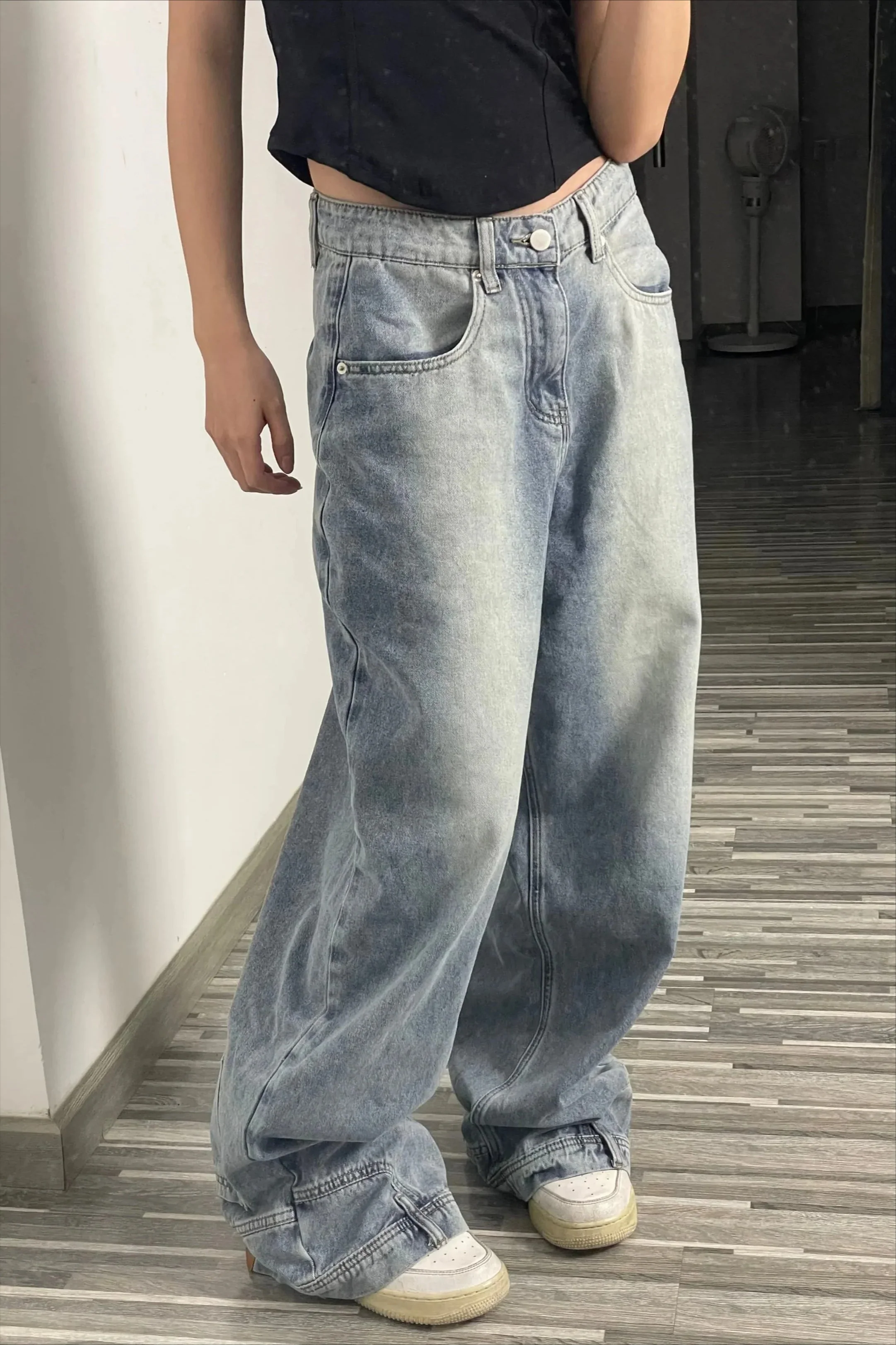 Loose Fit Reverse Pocket Jeans - Image 4