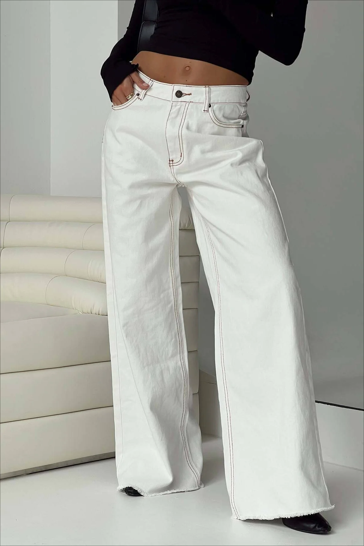 Relaxed Fit Raw Edge Dragging Jeans - Image 8
