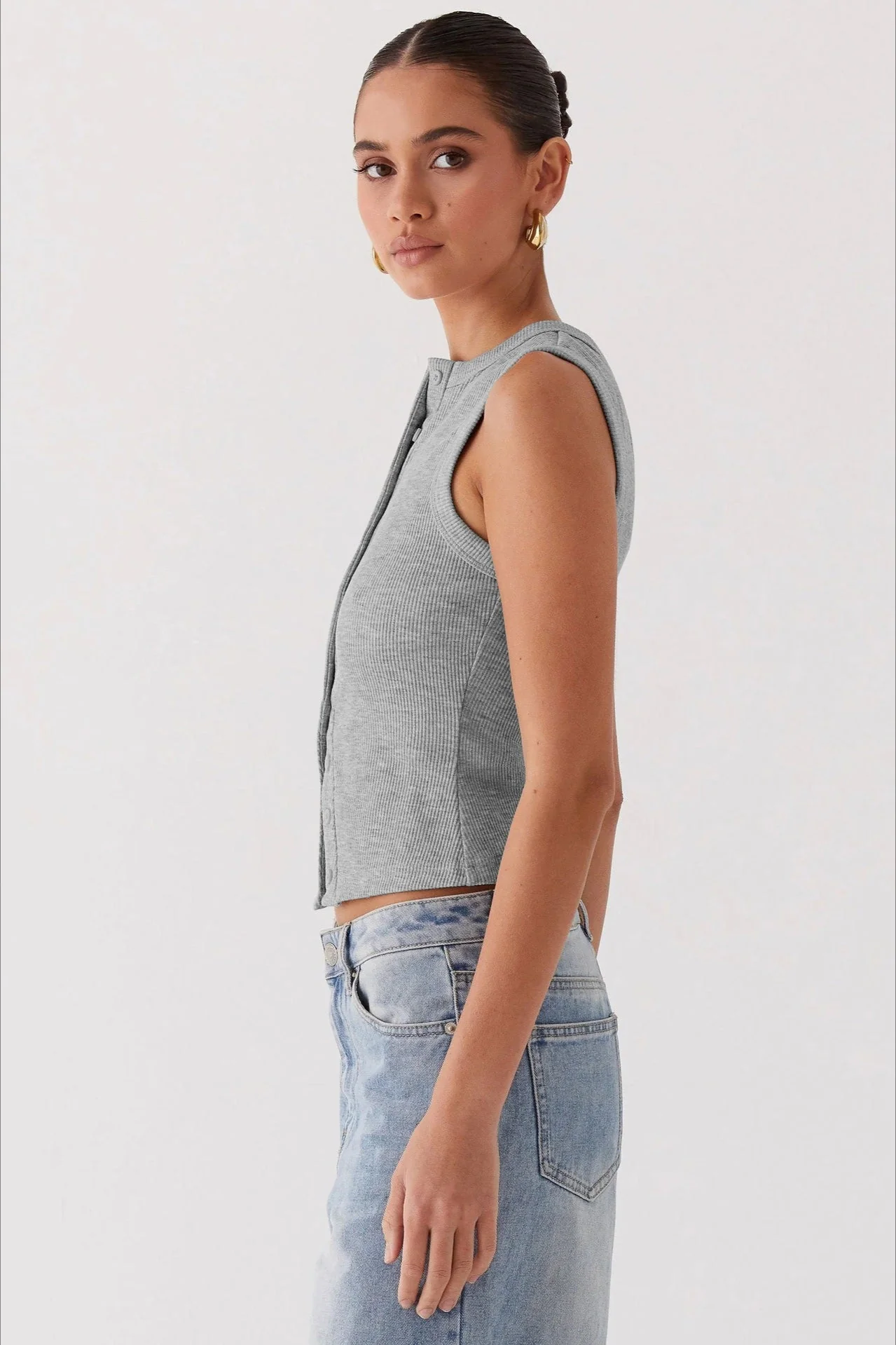 Round Neck Sleeveless Knit Top - Image 4