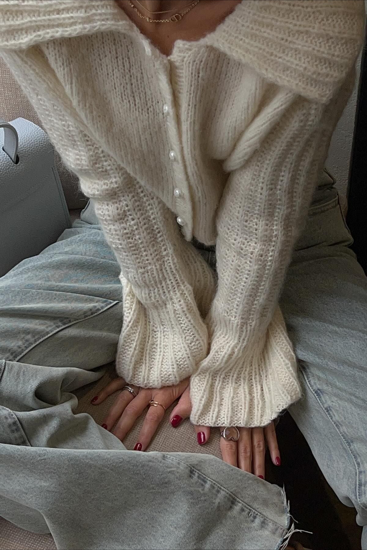 Ruffled Collar Flare Sleeve Knit Sweater - Image 5