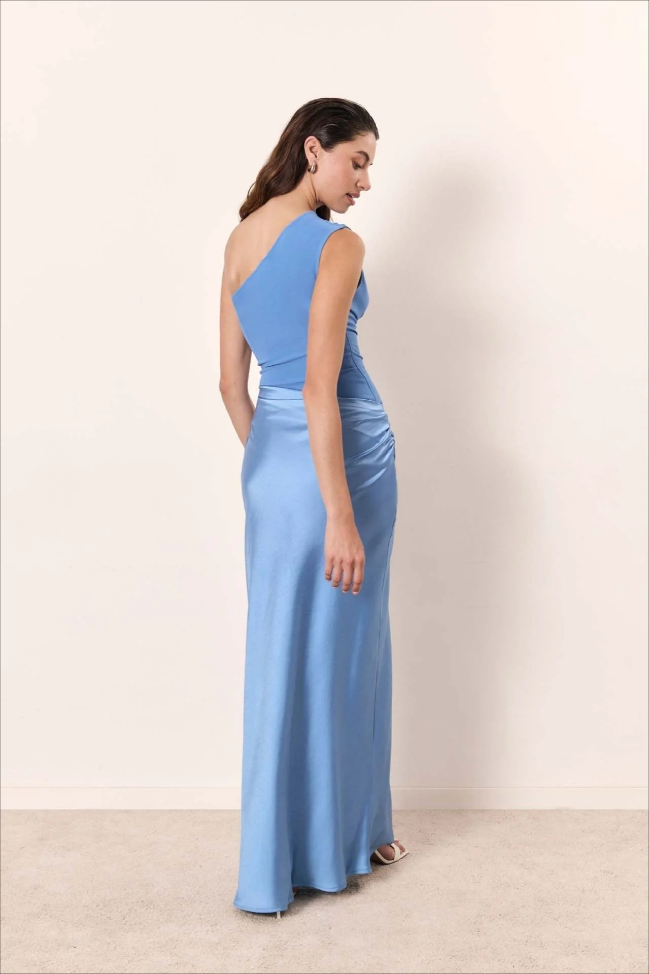 Solid Asymmetric Neckline Sleeveless Formal Dress - Image 18