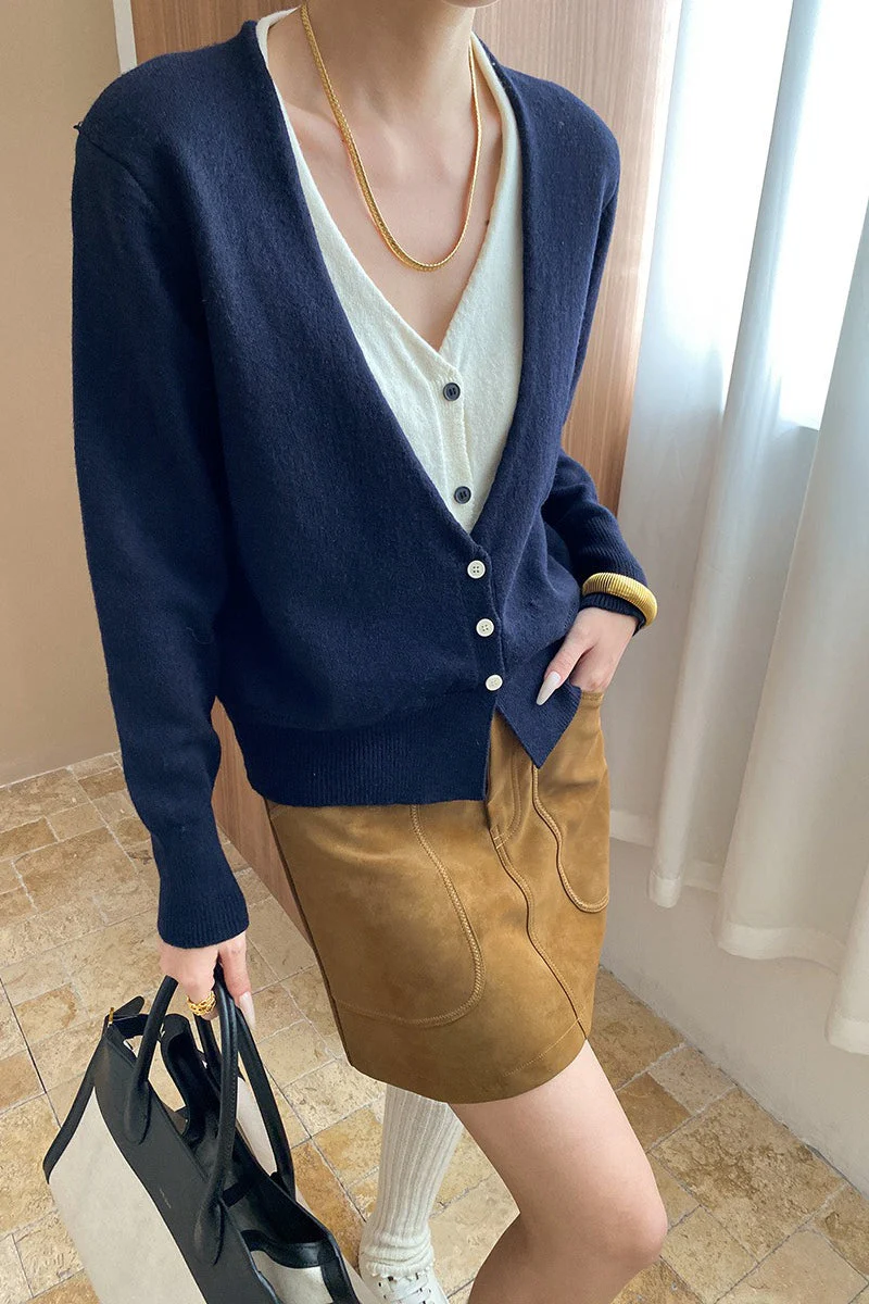 Two-Tone V-Neck Cardigan - Image 4