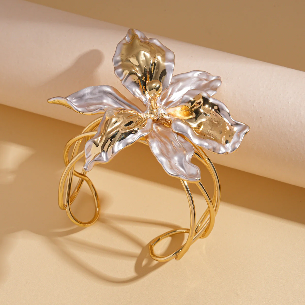 Floral Pattern Metal Line Open Bracelet - Image 6