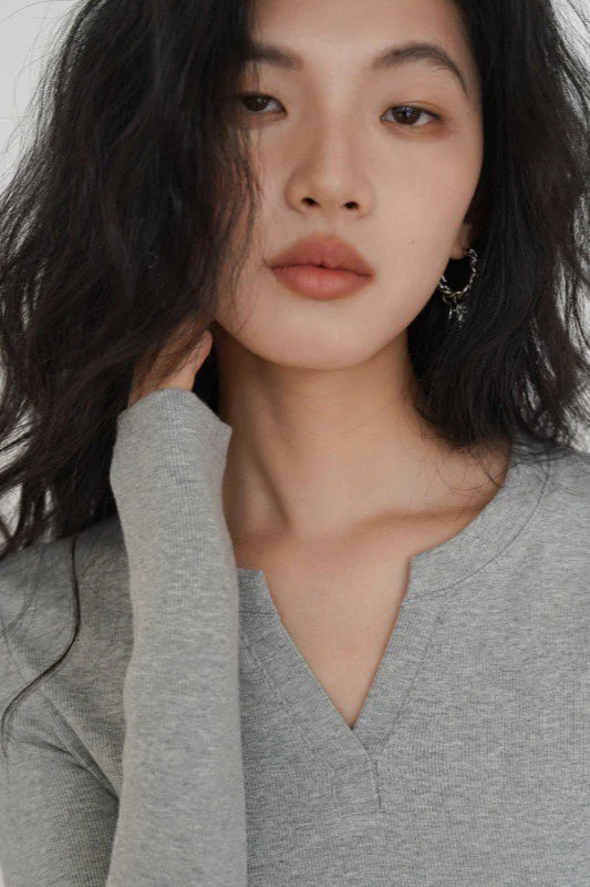 Heather Grey Fitted V-Neck Long-Sleeve Knit Top - Image 4
