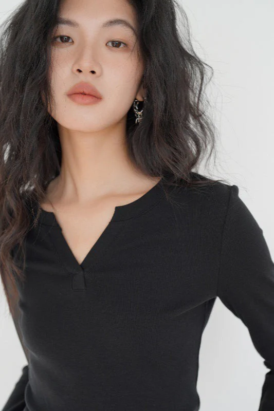 Heather Grey Fitted V-Neck Long-Sleeve Knit Top - Image 5