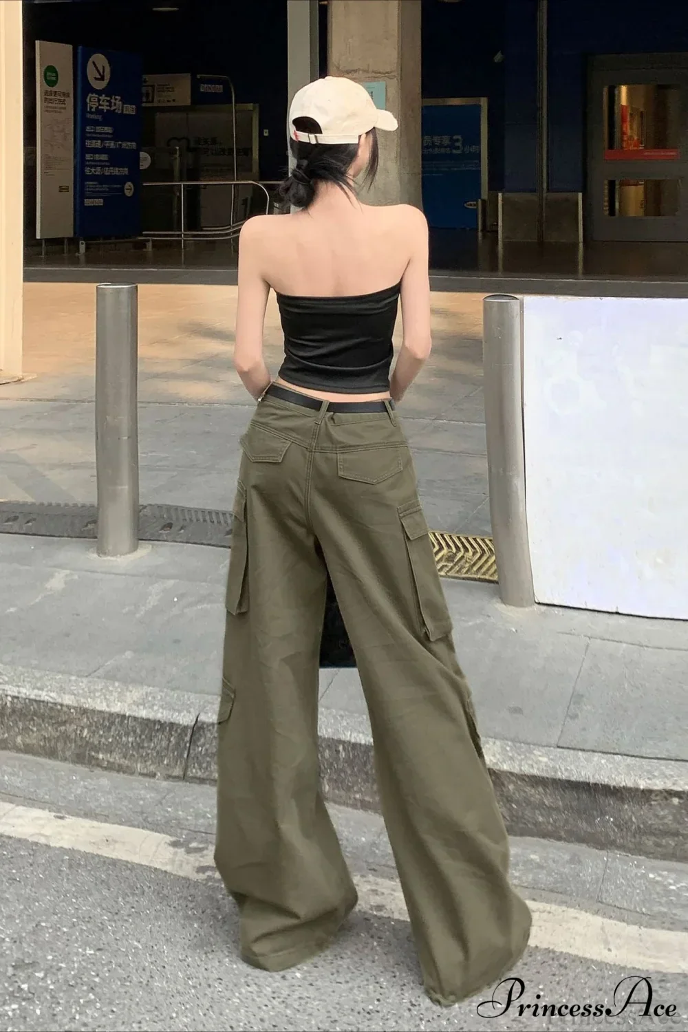 High-Waisted Wide-Leg Fitted Cargo Pants - Image 4