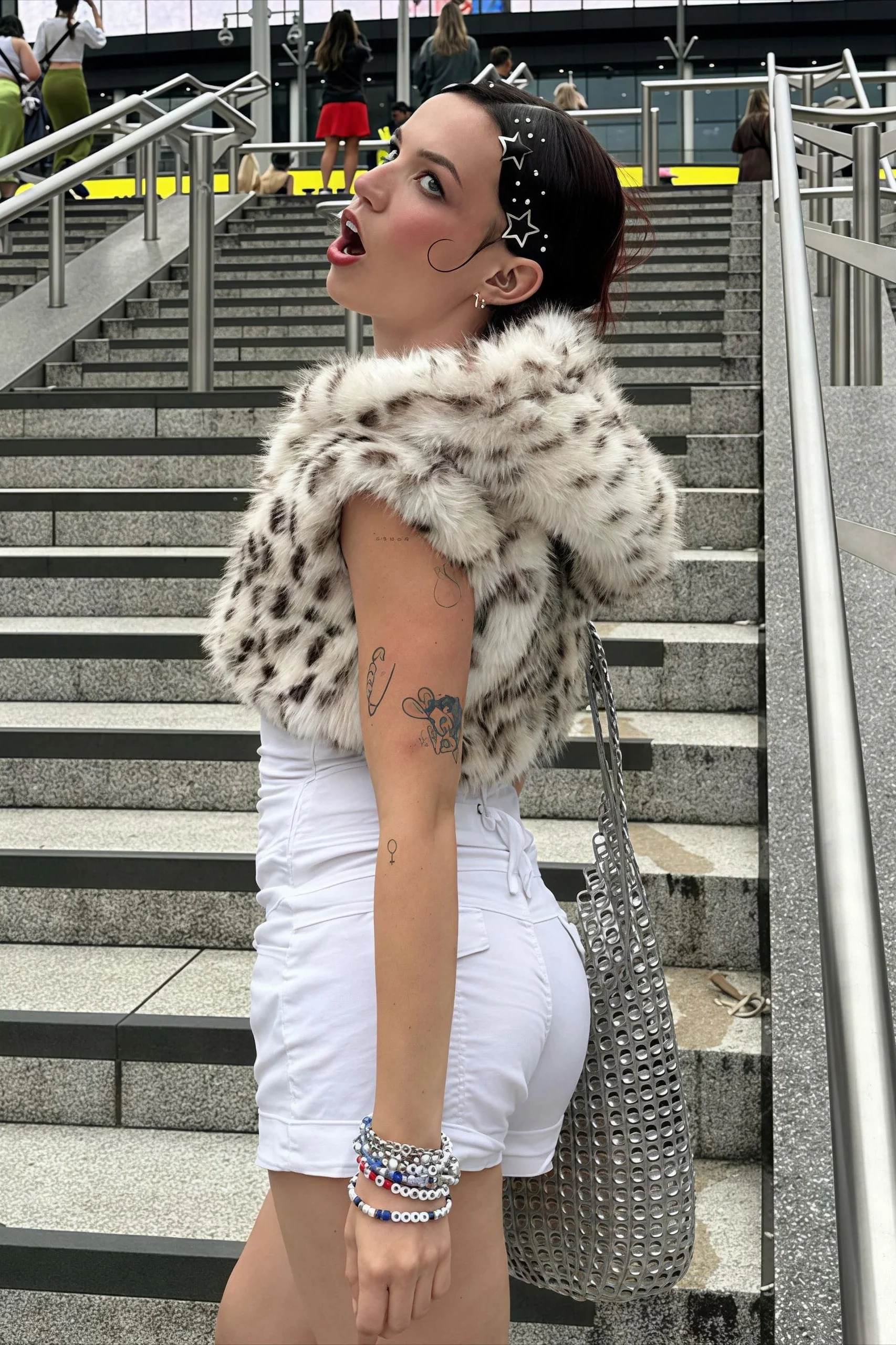 Hooded Leopard Print Fuzzy Cropped Vest - Image 2