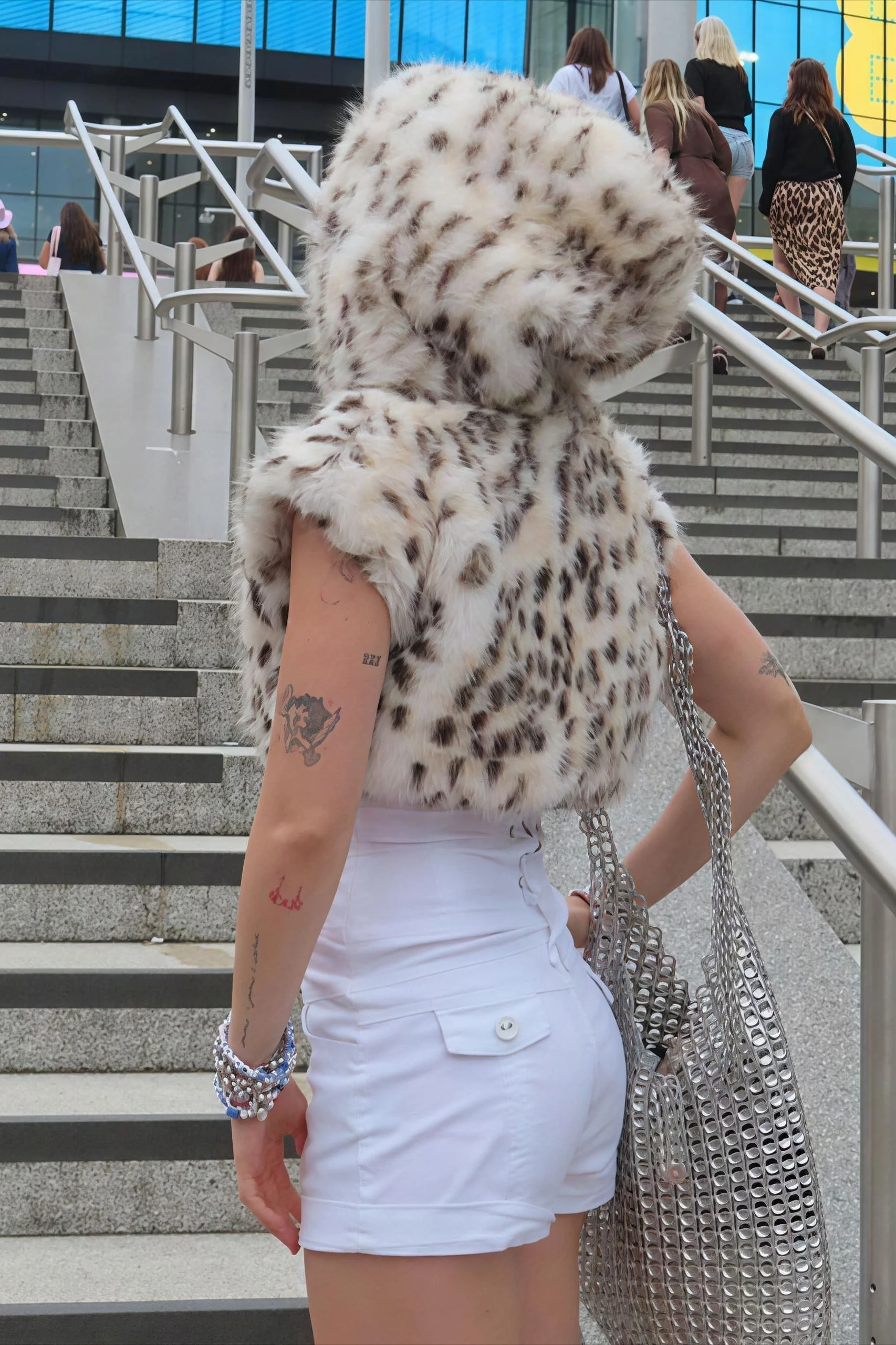 Hooded Leopard Print Fuzzy Cropped Vest - Image 3
