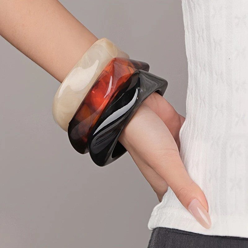 Irregular Geometric Round Acrylic Bracelet - Image 13