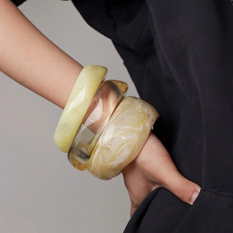 Irregular Geometric Round Acrylic Bracelet - Image 4