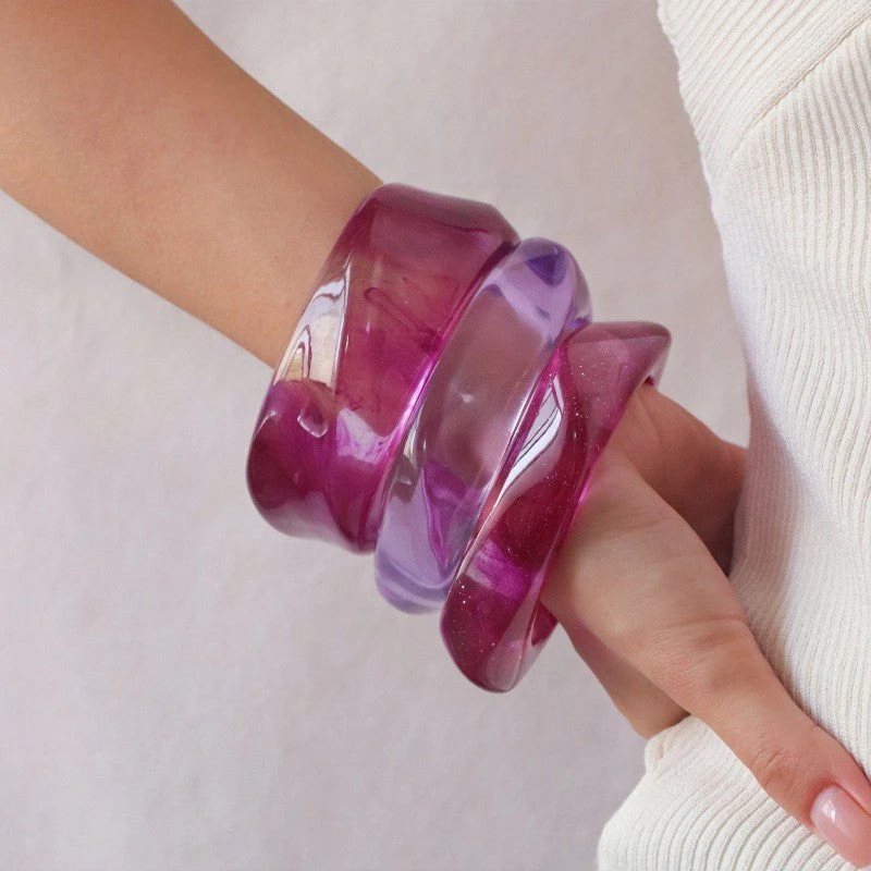 Irregular Geometric Round Acrylic Bracelet - Image 5