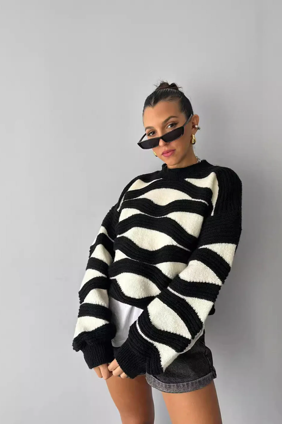 Knit Black White Stripe Round Neck Loose Sweater - Image 3