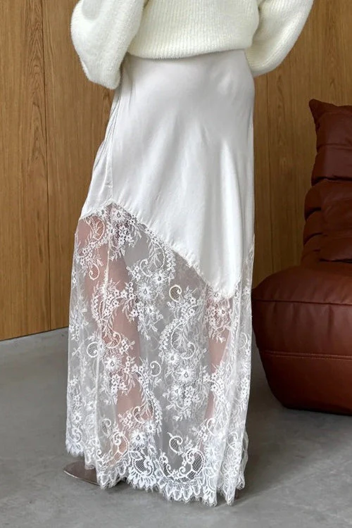 Lace Patchwork Sheer Bodycon Skirt - Image 3