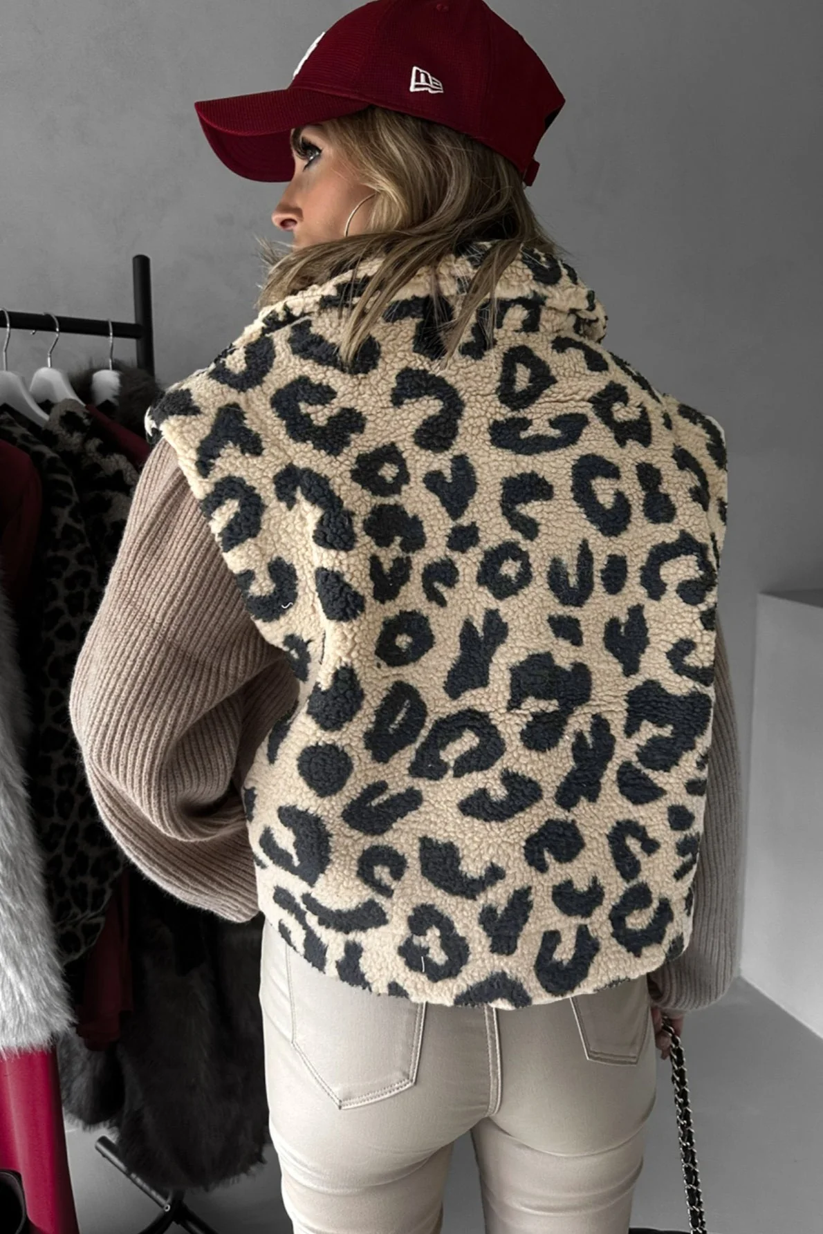 Leopard Print Single-breasted Fuzzy Vest - Image 4