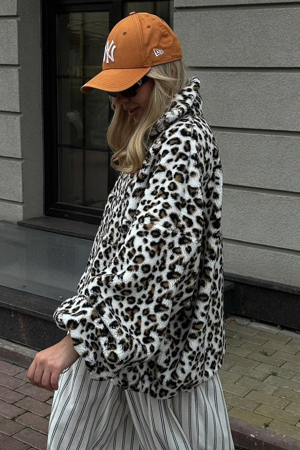 Leopard Sherpa Plush Loose Sweatshirt - Image 2