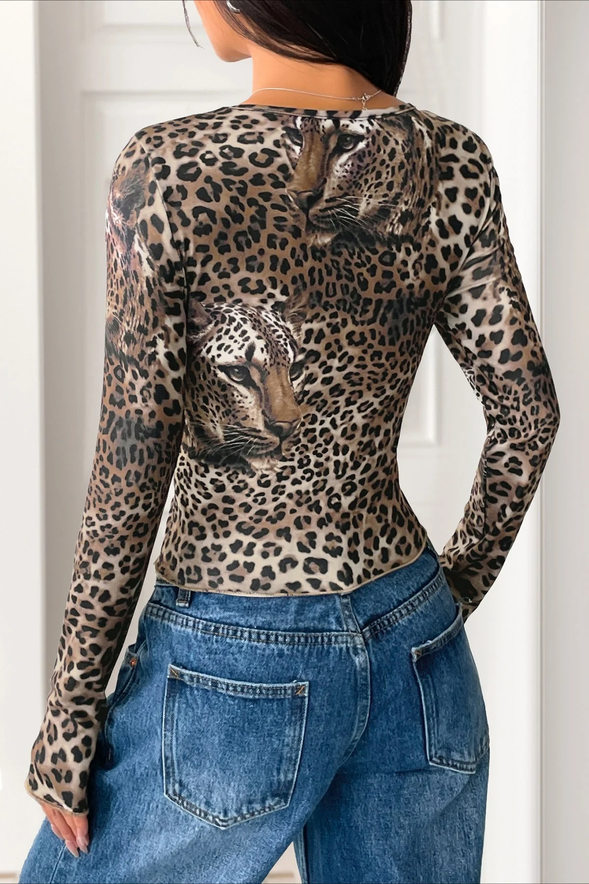 Leopard Slim Round Neck Long Sleeve Long Sleeve Tee - Image 4