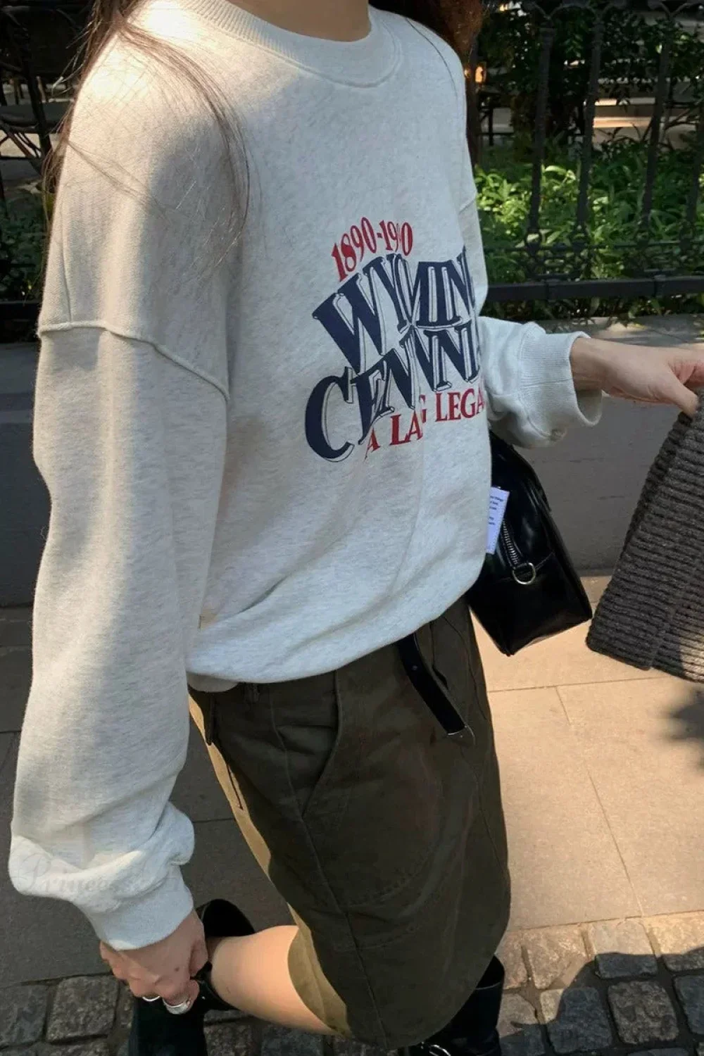Letter Print Cropped Crew Neck Relaxed Sweatshirt - Image 4
