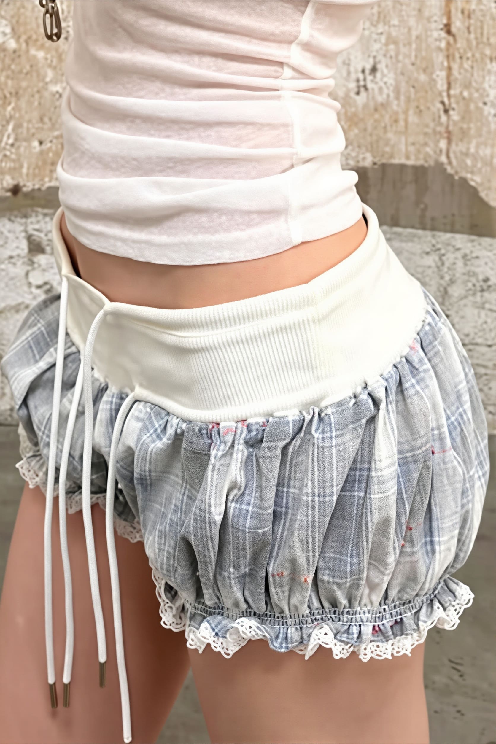 Low Waist Tie Plaid Print Tulip Shorts - Image 7