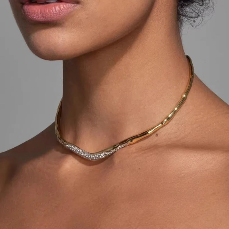 Minimal Metal Irregular Lava Rhinestone NeckLace - Image 2