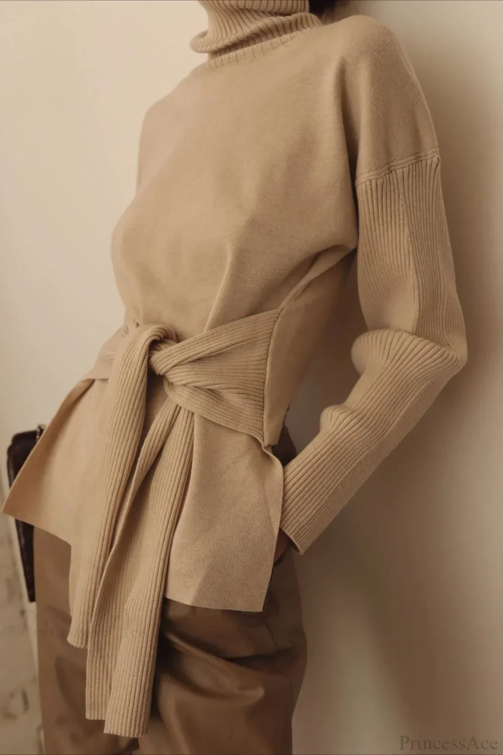 Minimal Turtleneck Tie Backless Fitted Sweater - Image 2