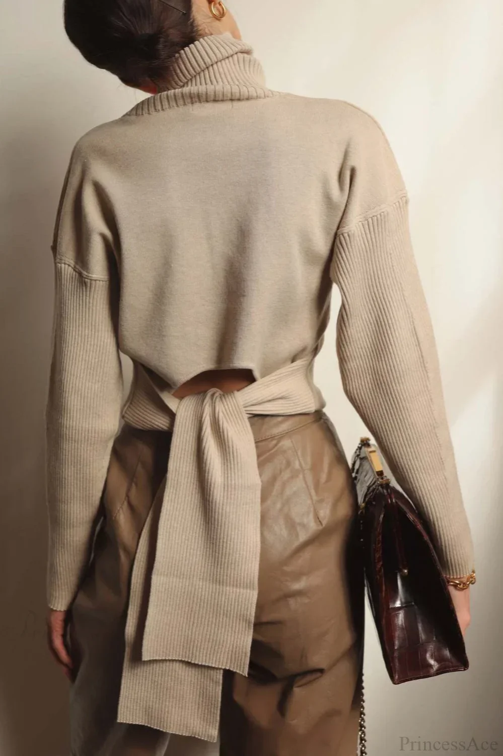 Minimal Turtleneck Tie Backless Fitted Sweater - Image 3